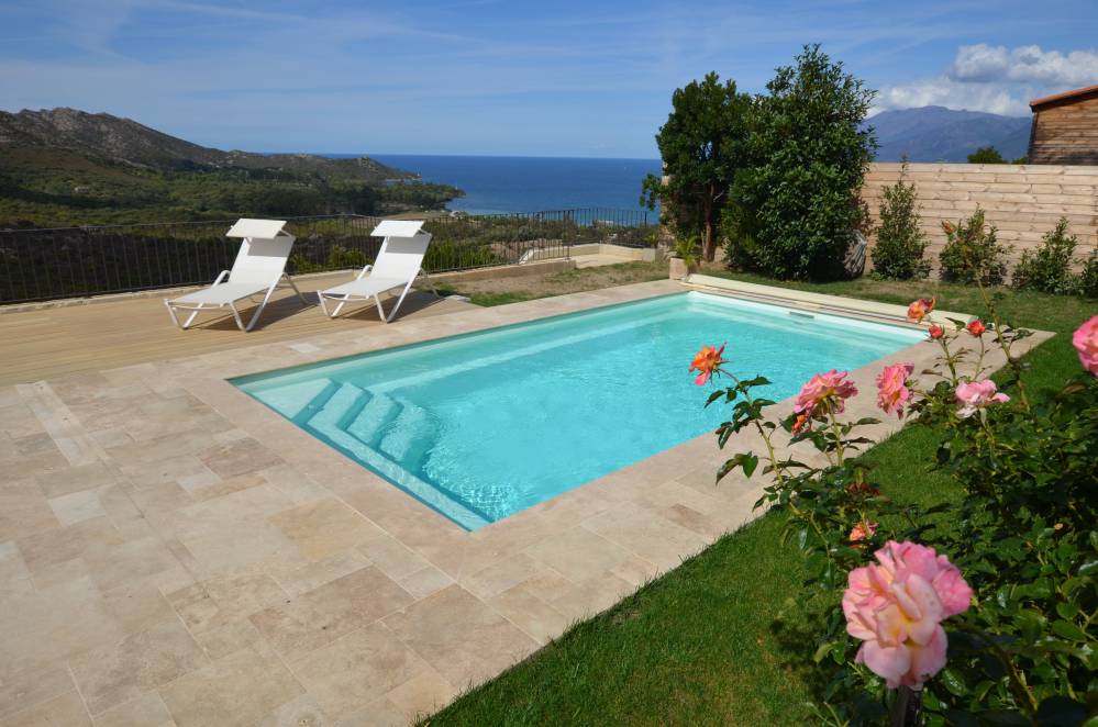 Pisciniste près de Ouville la Rivière