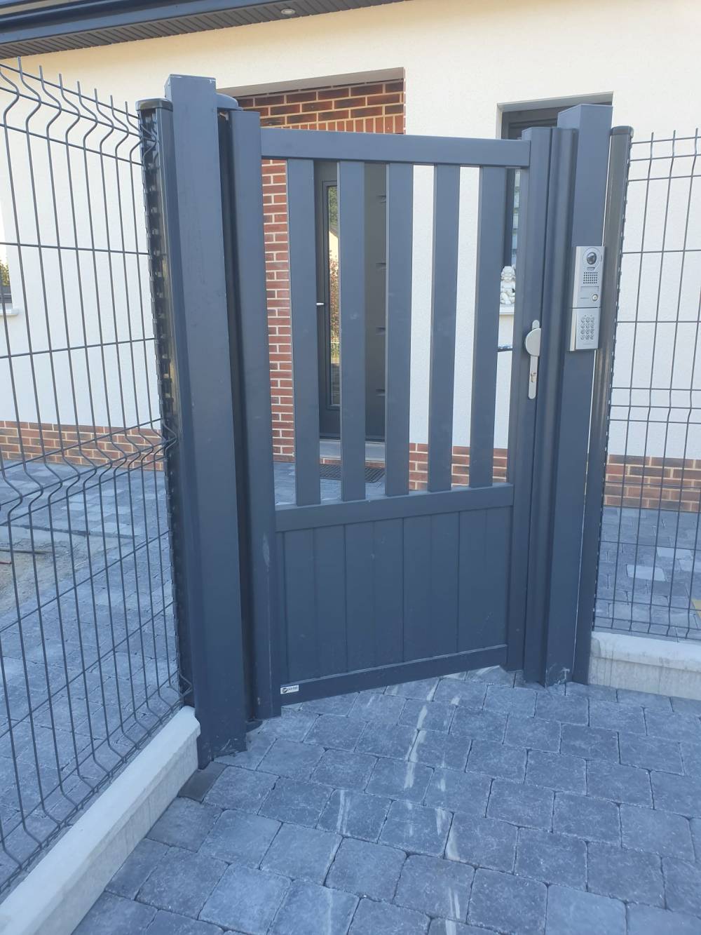 Pose de portillon près de Luneray